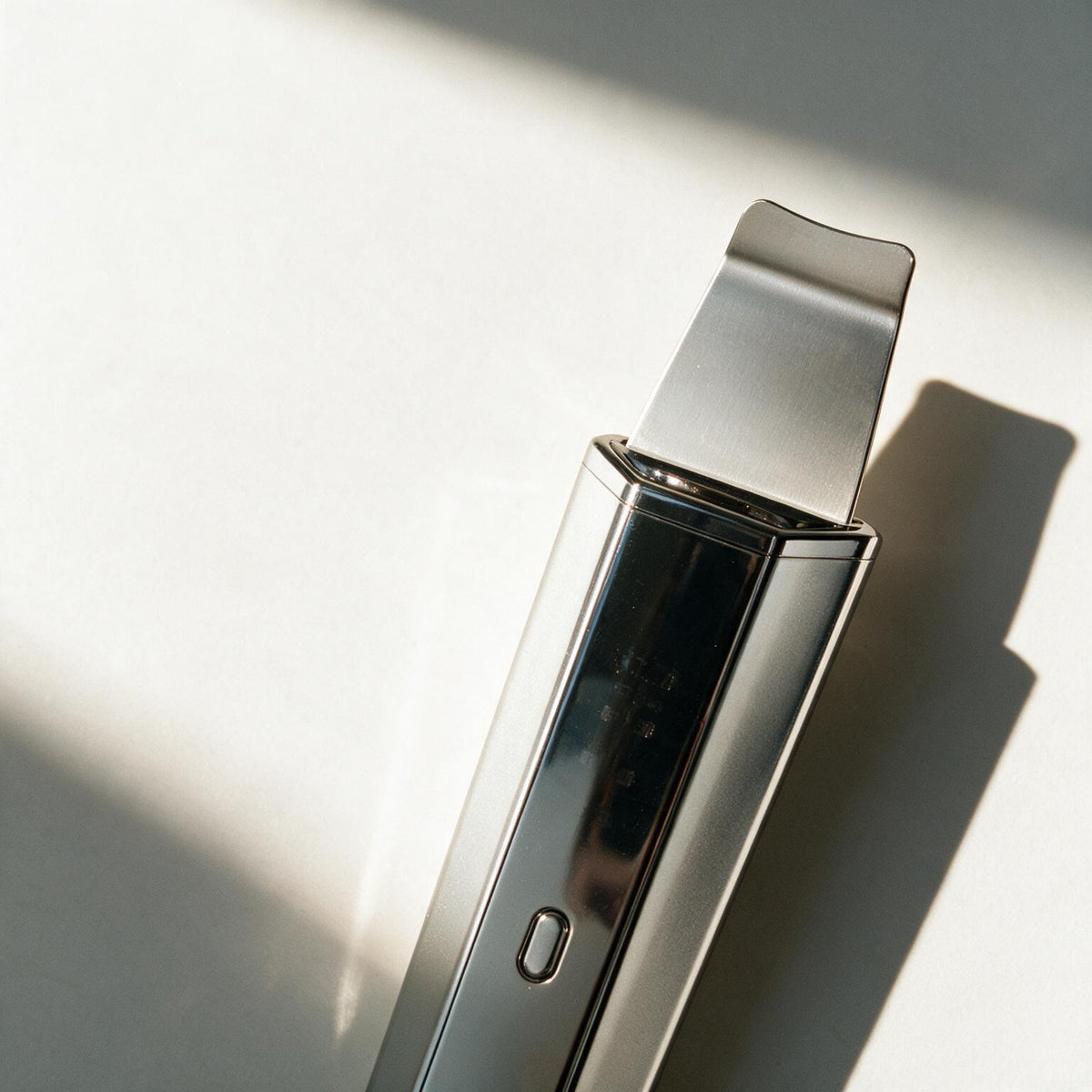 Nuvia ultrasonic skin spatula